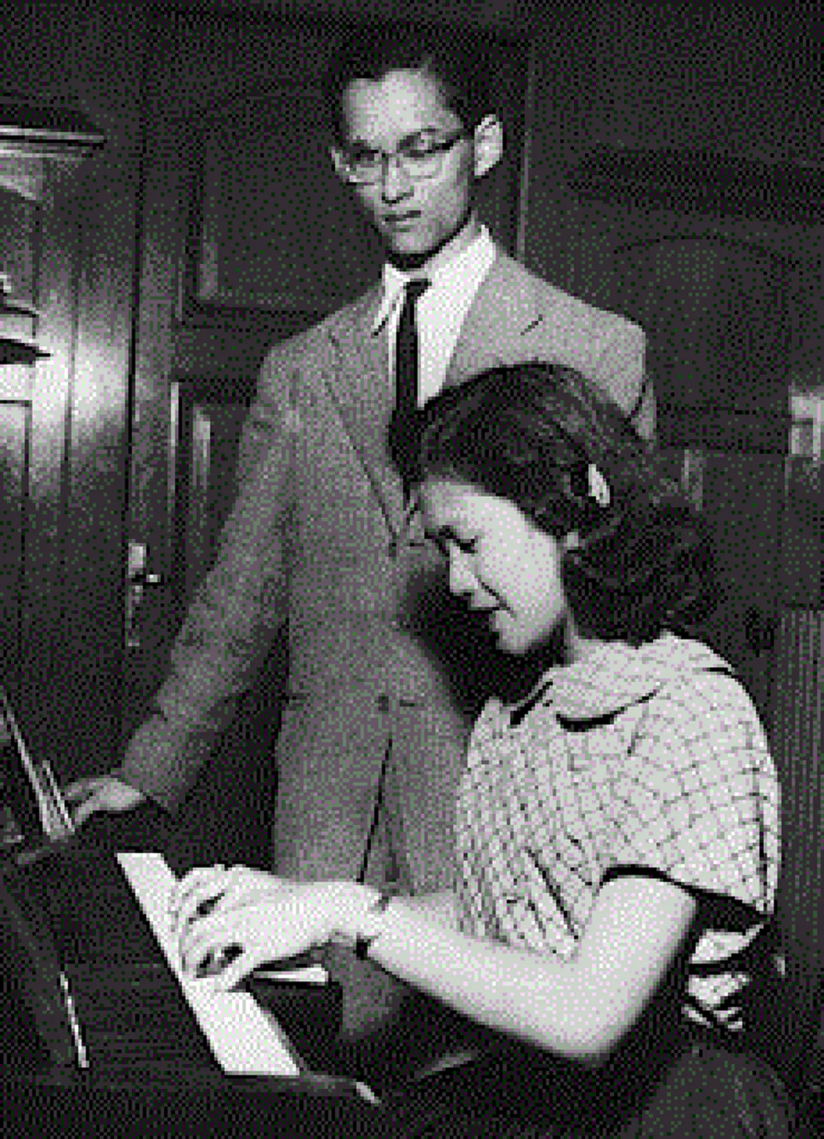 "รักแห่งแผ่นดิน"  ๒๘ เมษายน วันครบรอบพระราชพิธีราชาภิเษกสมรส ครบรอบ ๖๗ ปี ประมวลพระบรมฉายาลักษณ์พระคู่ฟ้ามิ่งขวัญของปวงชนชาวไทย