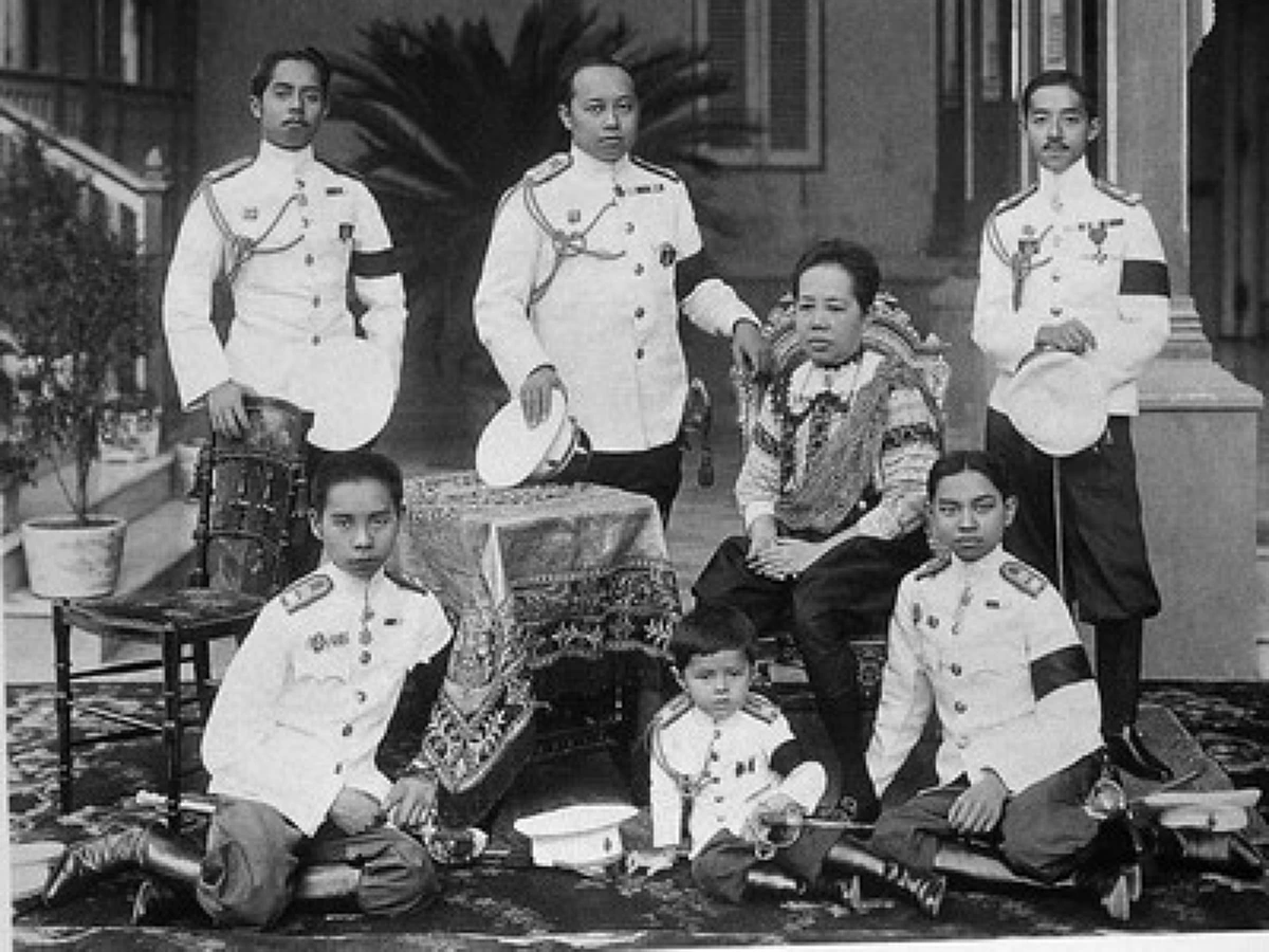 พระนามมงคลของแผ่นดิน!! ธรรมเนียมการตั้งพระนามคล้องจอง "กัลยาณิวัฒนา-อานันทมหิดล-ภูมิพลอดุลยเดช" ด้วยพระปรีชาของพระบูรพมหากษัตริย์แห่งสยาม !!