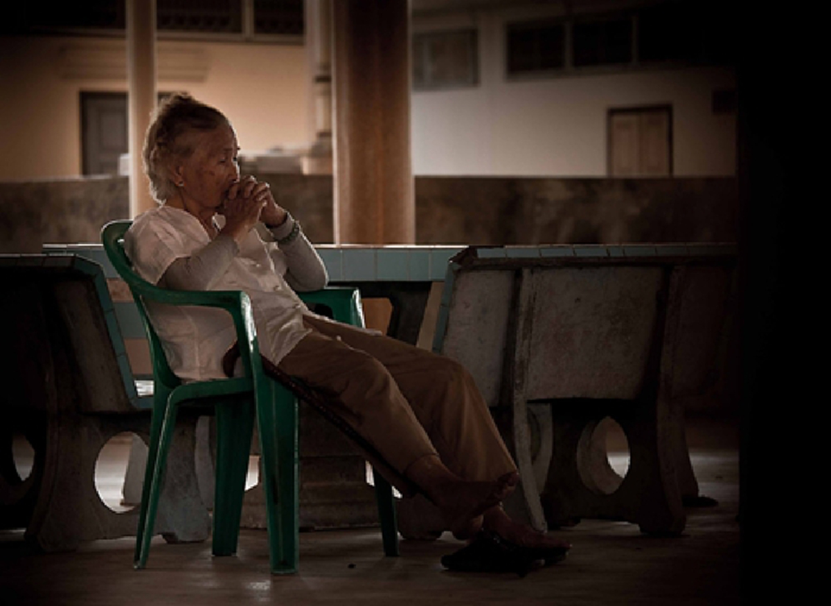 ทำบุญไม่จำกัดแค่ที่วัด...ผู้เฒ่าบ้านพักคนชรายังต้องการคนไปเยี่ยม เรื่องเล่าสุดสะเทือนใจ จากแม่เฒ่าวัย91 ถูกลูกชายและสะใภ้ไล่ออกจากบ้าน