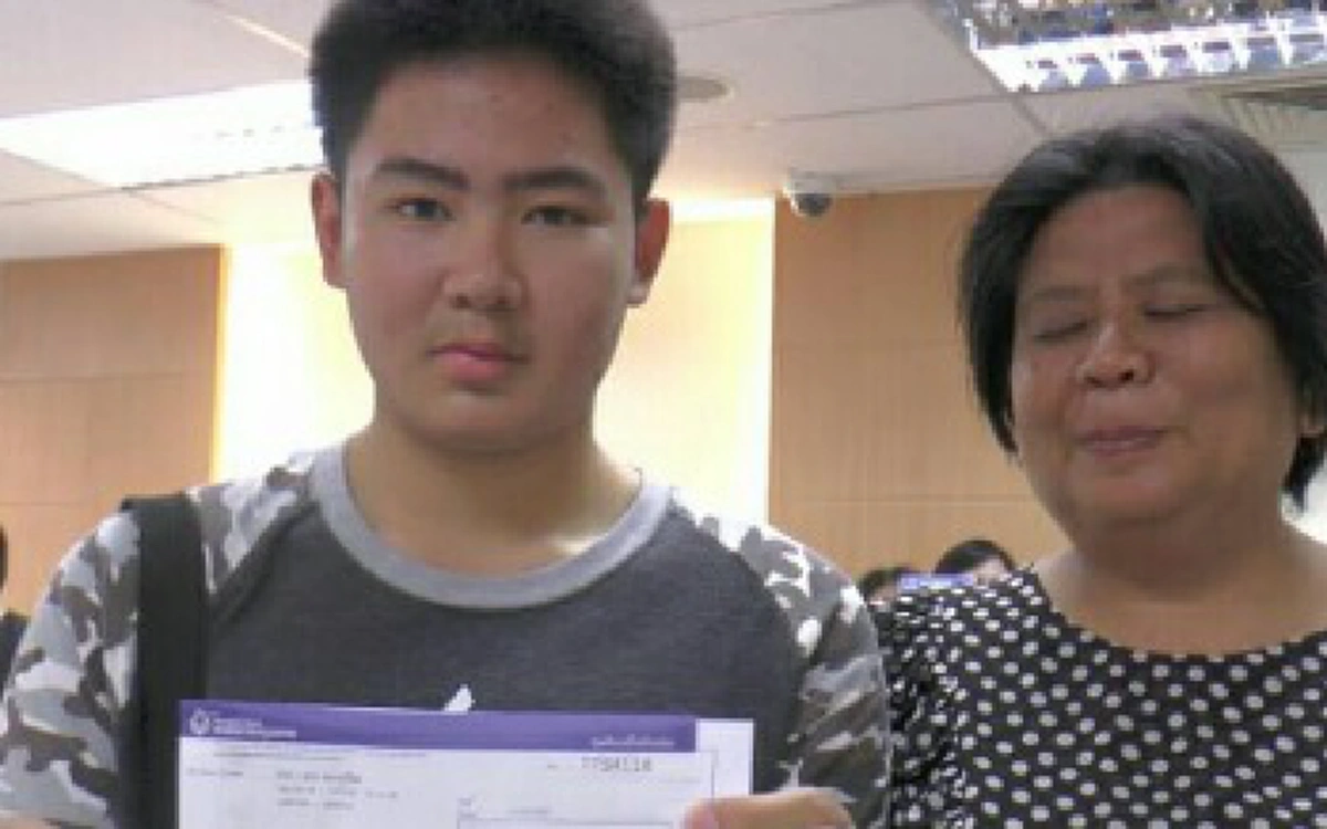 ยิ่งกว่าปาฏิหาริย์!!  ชีวิตพลิกผัน"น้องคิว"ว่าที่นิสิตวิศวะม.เกษตร ล่าสุดๆกลุ่มแพทย์ใจงามขออุปการะดูแลจนเรียนจบตามฝันสูงสุด!!?!!