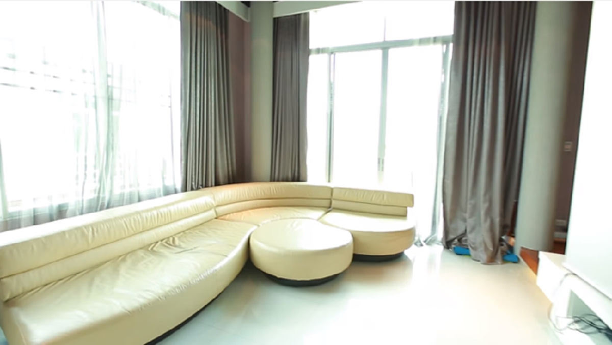 **ไม่ค่อยได้เปิดให้ใครดู !!! ส่องบ้านหรู "บีม ศรัณยู" ที่สร้างมานานกว่า 5 ปี บอกเลยสวรรค์บนดินที่หลายคนอยากครอบครอง ! (ภาพ)