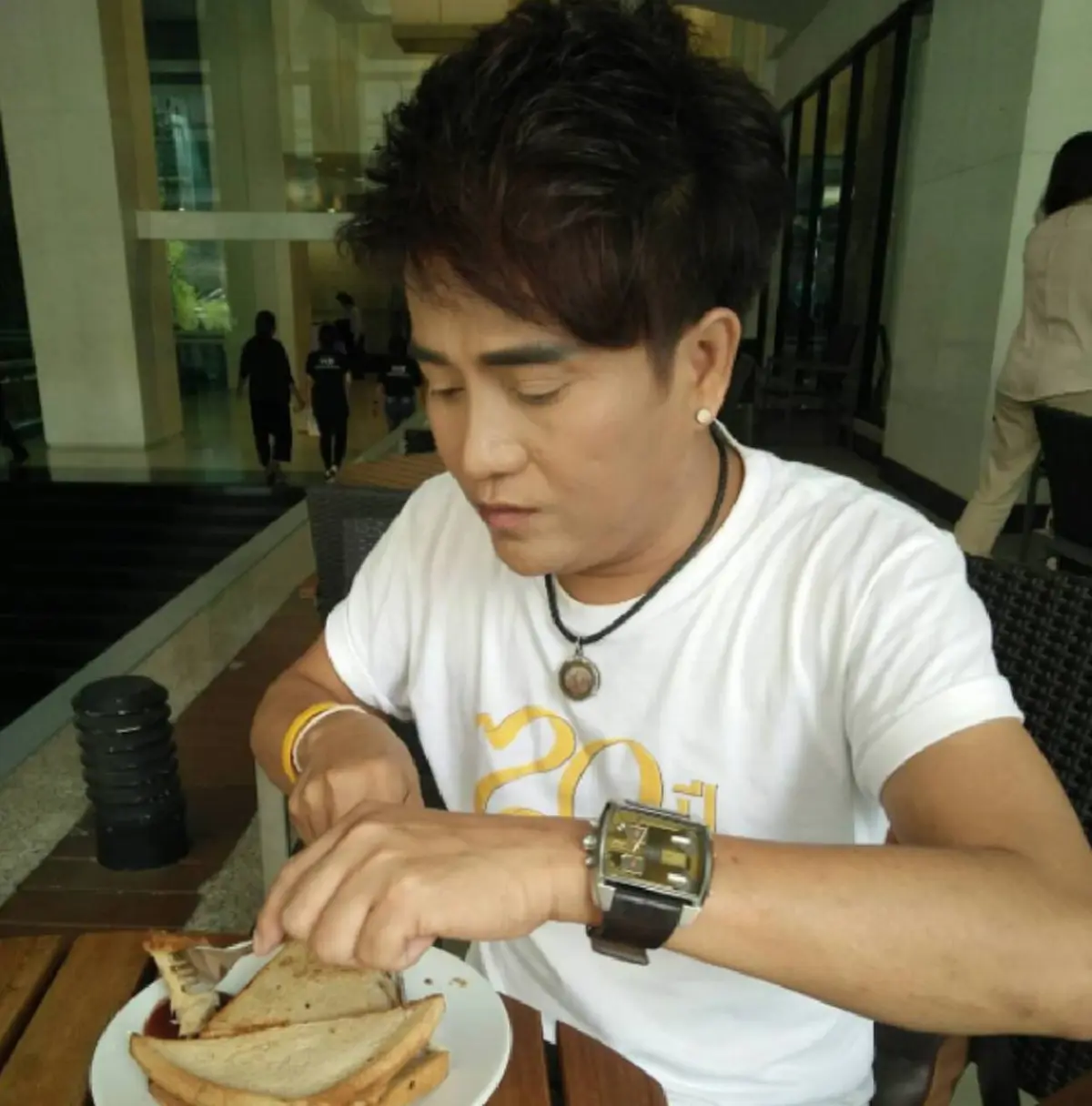 ผู้ใด๋หละหนิ ?? “ศร สินชัย” ซุ่มเงียบอัพหน้าใหม่ ! ล่าสุดเปลี่ยนไปมากจนแฟนเพลงจำแทบไม่ได้ ? (ภาพ)