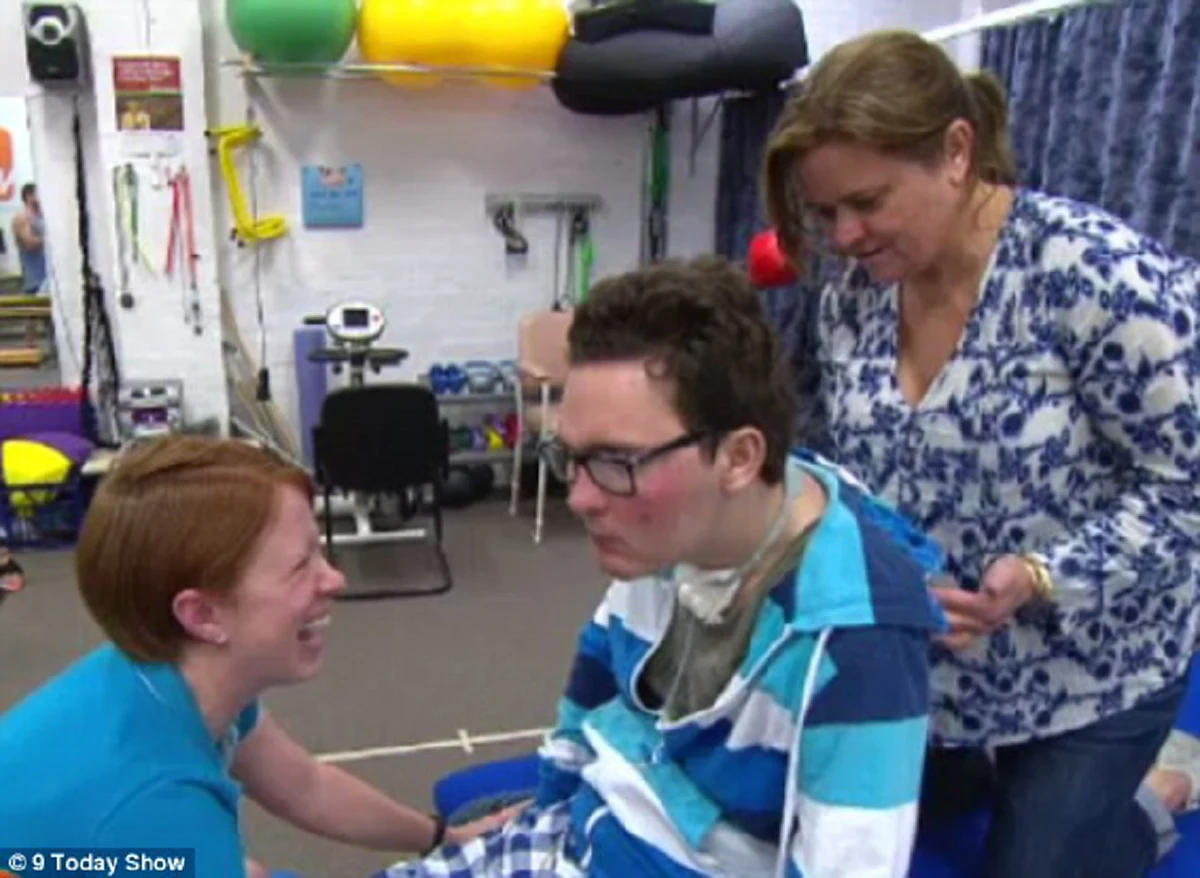 อนาคตดับมืด!! หนุ่มนักรักบี้ดาวรุ่งออสเตรเลีย อนาคตไกลฝันดับ ชีวิตพลิกผัน ต้องพิการตลอดชีวิต หลังโดนเพื่อนท้าให้กินทาก