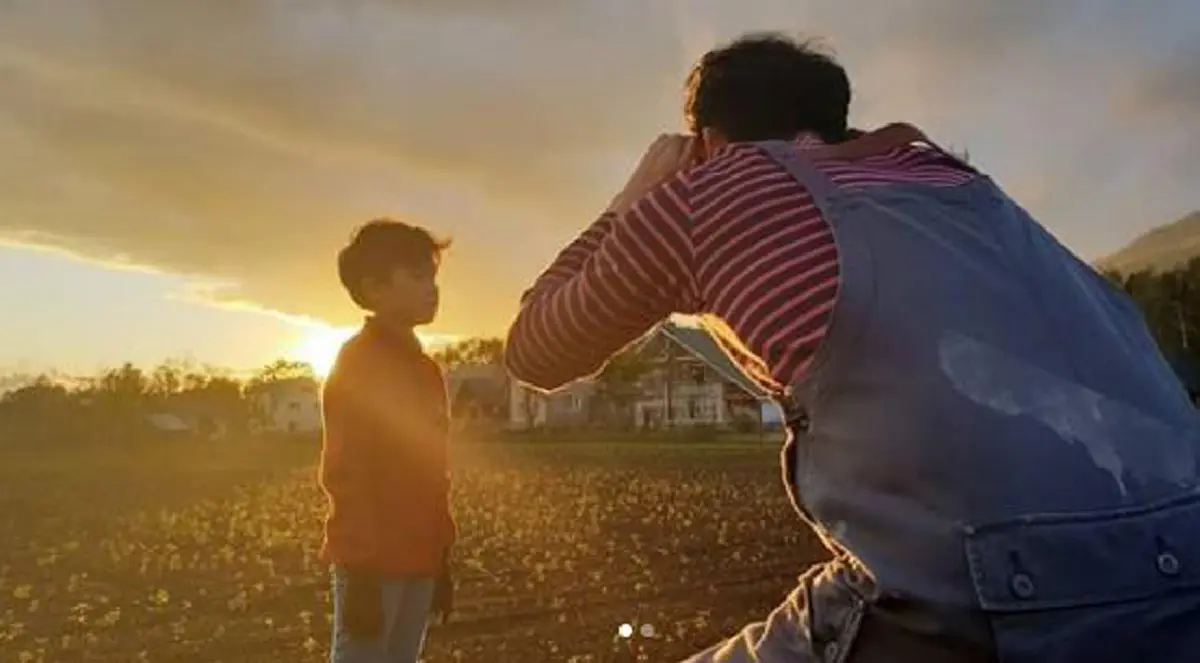 อบอุ่นสุดๆ "เคน ธีรเดช" ชวนลูกชายเก็บองุ่นในป่า แถมพาชมสวนหลังบ้านที่ฮอกไกโด บรรยากาศดีมาก