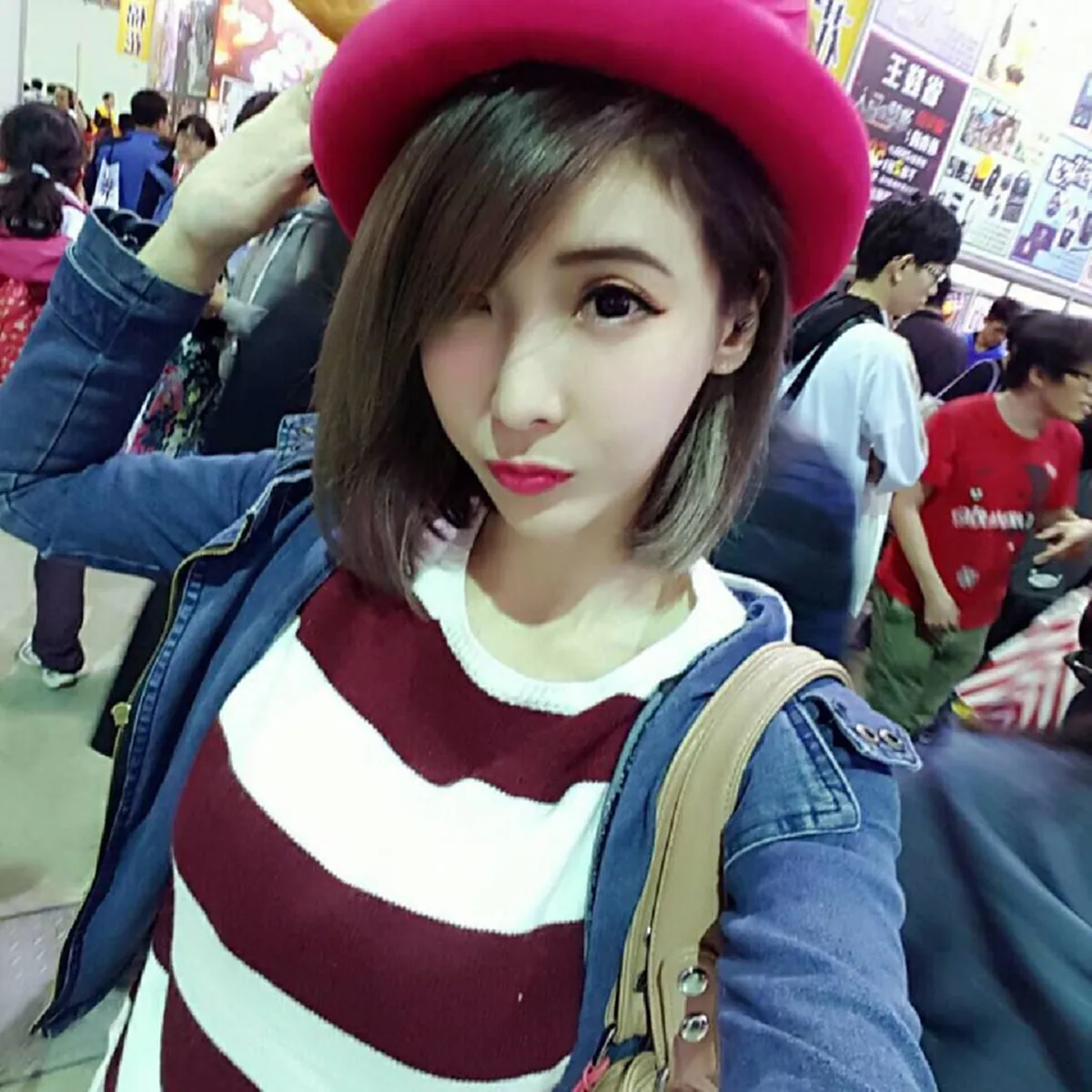 #ขยี้ตาแทบพังกันทั้งกองร้อย!! เมื่อ "สาวสวย" มาเยี่ยม "ทหาร" ที่ค่าย แต่พอบอกว่าเป็นแม่มาหาลูกเท่านั้นแหละ ถึงกับอึ้งไปเป็นอาทิตย์ !!