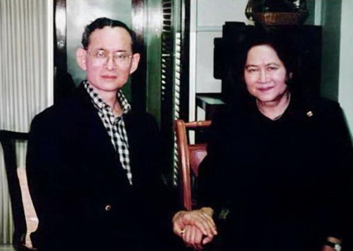 ๖ พฤษภาคม วันคล้ายวันประสูติสมเด็จพระพี่นางฯ ย้อนชมภาพ ความรักความผูกพันระหว่าง ในหลวง ร.๙ กับ สมเด็จพระพี่นางเธอ ฯ ดูแล้วอบอุ่นในหัวใจ !!!