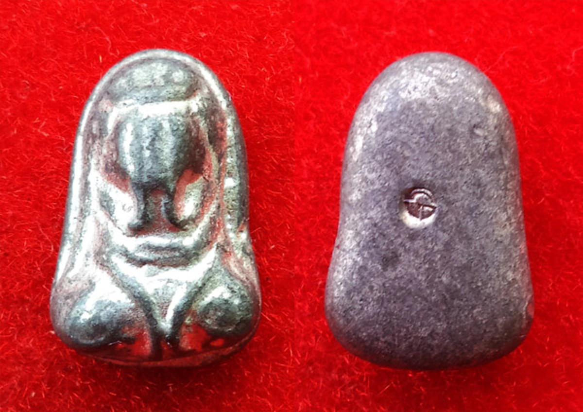 "ใครเป็นผู้ถวายแก่อาตมา แล้วใครเล่าที่ขอคืนไป"เมื่อครั้งหนึ่ง ที่หลวงปู่รอดถูกถอดสมณศักดิ์ เพียงเพราะบูชาพระวินัย ไม่เห็นแก่ลาภยศ.