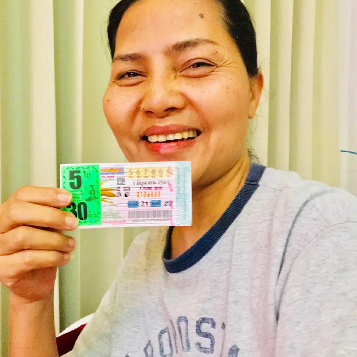 คอหวยห้ามพลาด!!! รวมพลคนบันเทิง "6 ซุปตาร์ดัง" ให้หวยแม่น ถูกแล้วถูกอีก รีบซื้อตามกันด่วนๆ !!!