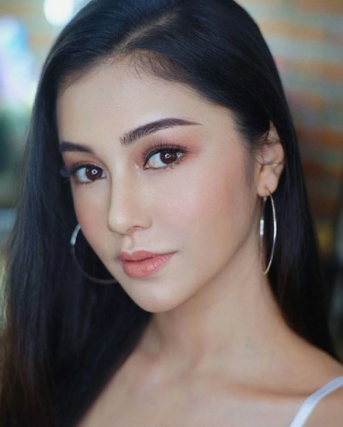 สวยจริงอะไรจริง!! ส่องภาพ "คลาร่า" ผู้ช่วยแต่งตัวให้ "แม่มะลิ #บุพเพสันนิวาส" ออกแป๊บเดียวแต่สะกดใจ...อนาคตเธอคนนี้ไม่ธรรมดา!??? (มีภาพ)