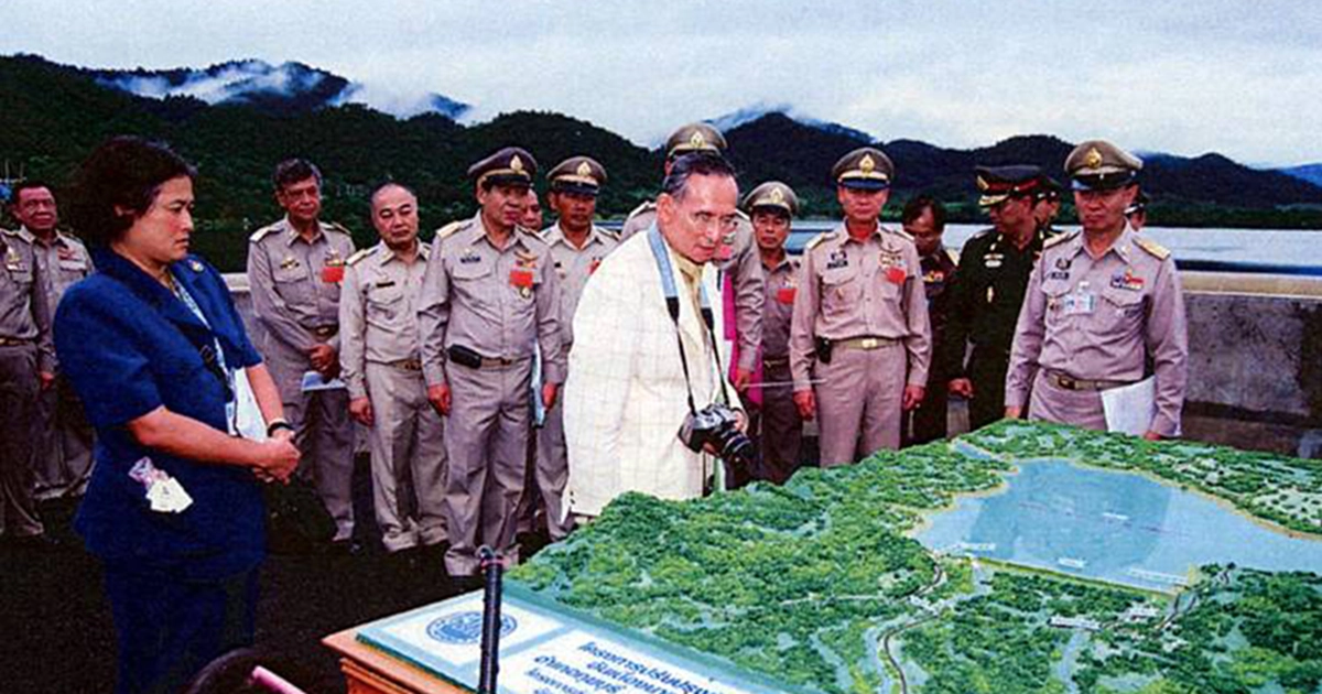 สุขทั้งแผ่นดิน!! โครงการพระราชดำริ ๗๐ ปีแห่งการครองราชย์ ใต้ร่มพระบารมีของพ่อหลวงรัชกาลที่ ๙ พระมหากษัตริย์ผู้ทรงงานหนักที่สุดในโลก (ชมคลิป)