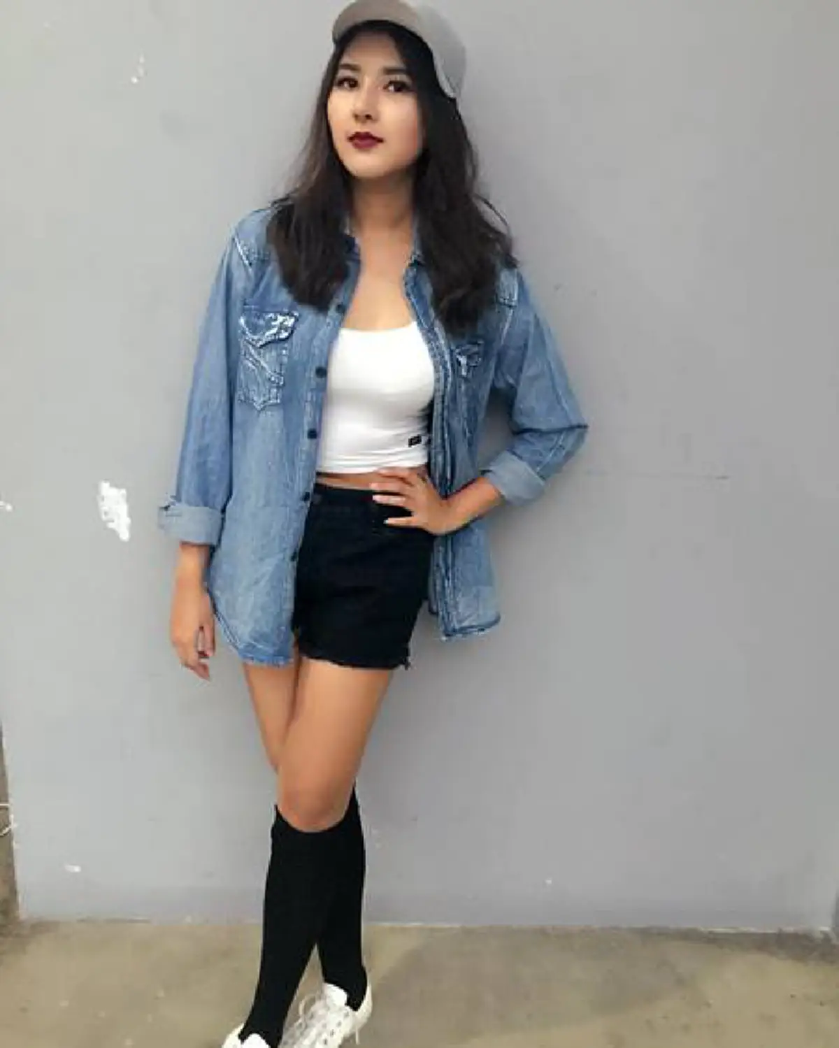 นี่แหละห้อยแบบมีเสน่ห์ !!!   เปิดภาพลูกสาวคนเล็ก "โน๊ต เชิญยิ้ม "  ไม่น่าเชื่อ โตเป็นสาวแล้ว จะสวยได้ขนาดนี้ (ชมภาพ)