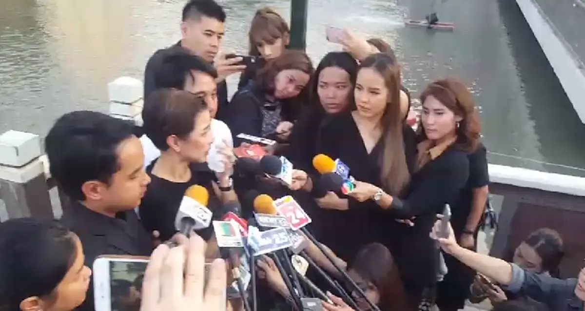 คนวงการบันเทิงร่วมรดน้ำศพ \"เปี๊ยก พิศาล\" ที่วัดเทพศิรินทราวาส