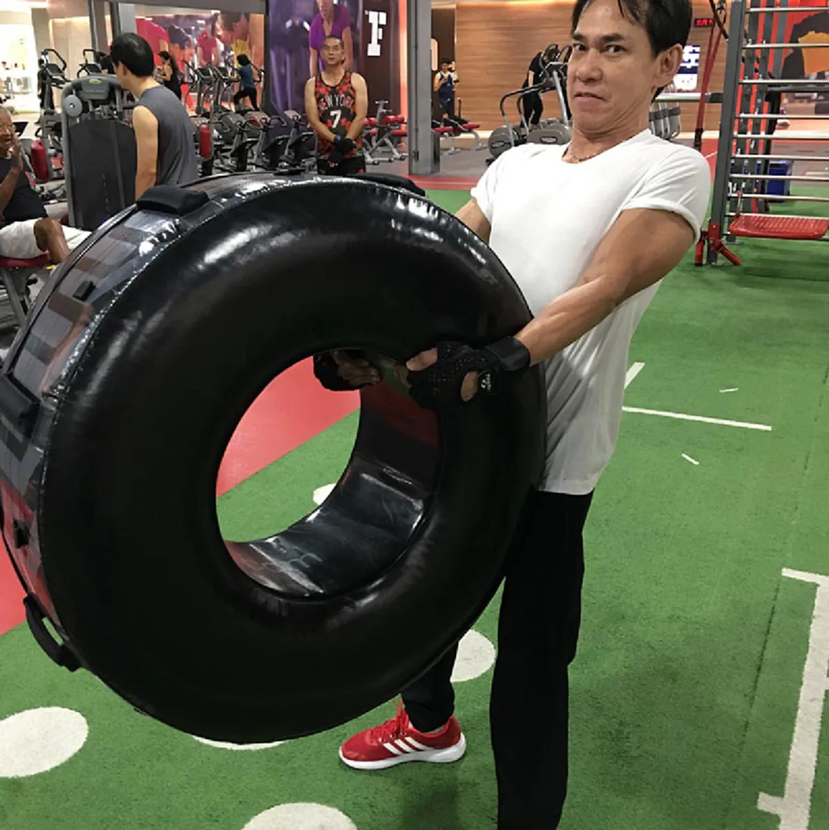 ซุปตาร์ระดับประเทศยังทำไม่ได้ !! เปิดใจครั้งแรก "ตี๋ ดอกสะเดา" แอบซุกกิ๊ก 4 คนรวด จนภรรยาต้องหอบลูกหนี ?? (ชมคลิป)