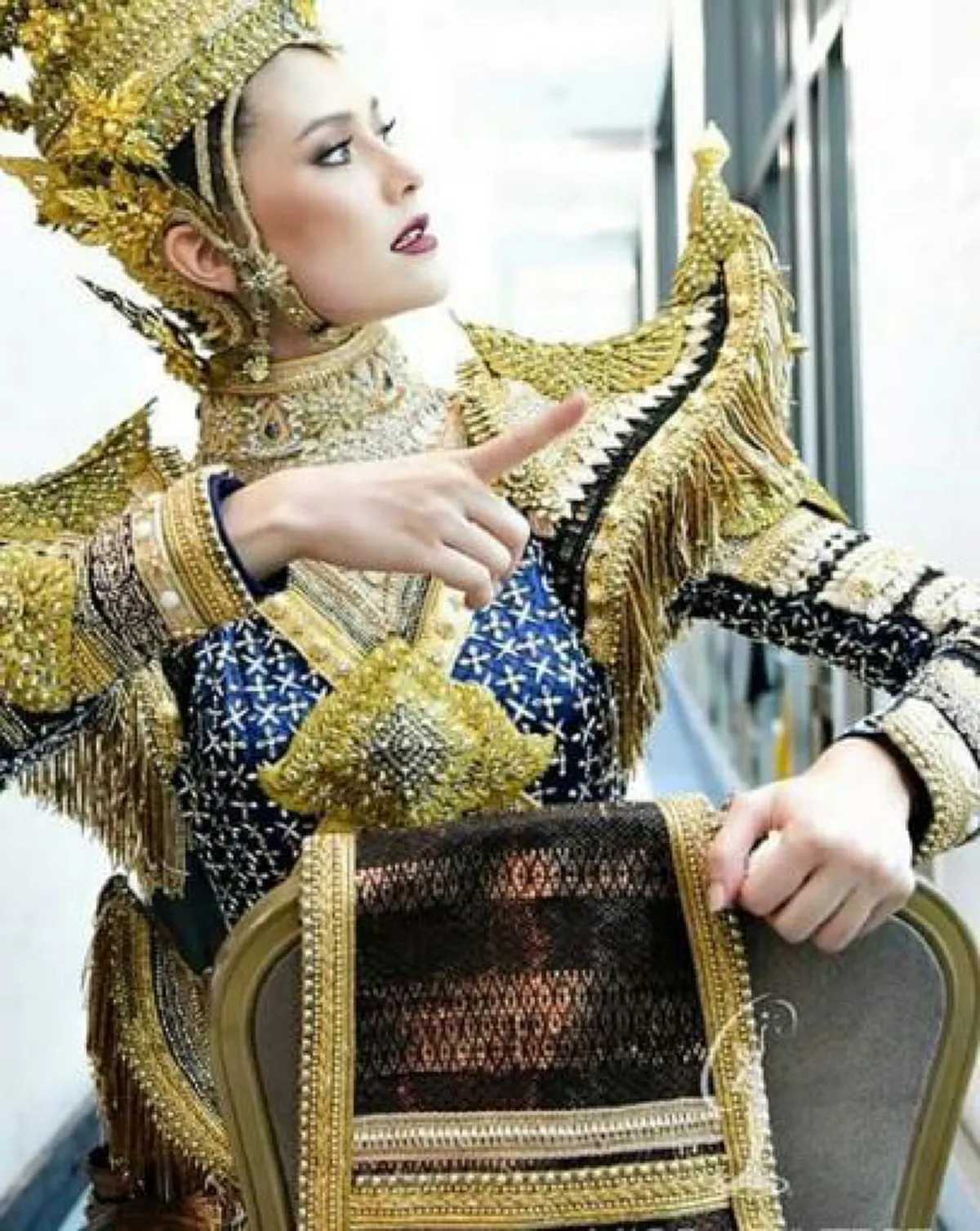 เปิดประวัติอันทรงคุณค่า!!! เรื่องราวชุดเมขลาล่อแก้ว ก่อนอวดโฉมแก่สายตาชนบนเวทีจักรวาล