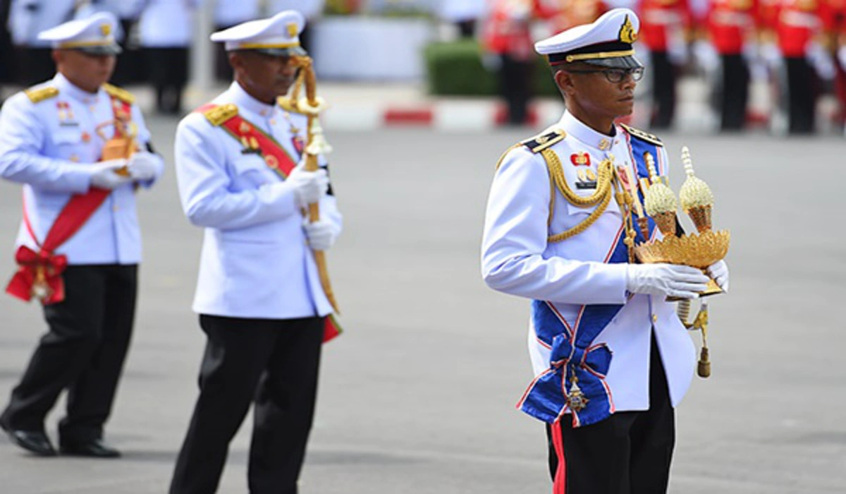 ไขความสงสัย!!! สายสะพายเครื่องราชอิสริยาภรณ์ที่พระบรมวงศานุวงศ์สะพายบ่า แต่ละสีมีความหมายอย่างไร