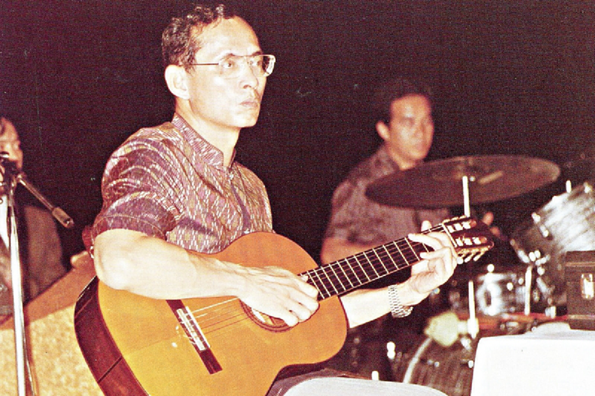 พระอัจฉริยะภาพด้านดนตรี 10 เพลง พระราชนิพนธ์ในดวงใจ ที่พระราชทานแก่พสกนิกรชาวไทย