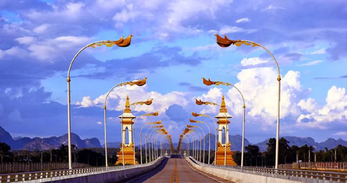 ทรงเชื่อมสายสัมพันธ์แห่ง2แผ่นดิน!! 8 เมษายน รำลึก 23 ปี เผยคลิปหาชมยาก ในหลวง ร.9 ทรงร่วมพิธีเปิดสะพานมิตรภาพไทย-ลาว (มีคลิป!!)