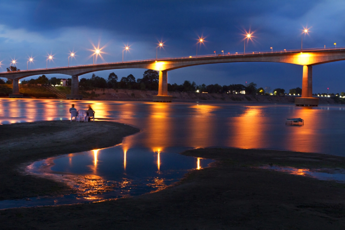 ทรงเชื่อมสายสัมพันธ์แห่ง2แผ่นดิน!! 8 เมษายน รำลึก 23 ปี เผยคลิปหาชมยาก ในหลวง ร.9 ทรงร่วมพิธีเปิดสะพานมิตรภาพไทย-ลาว (มีคลิป!!)