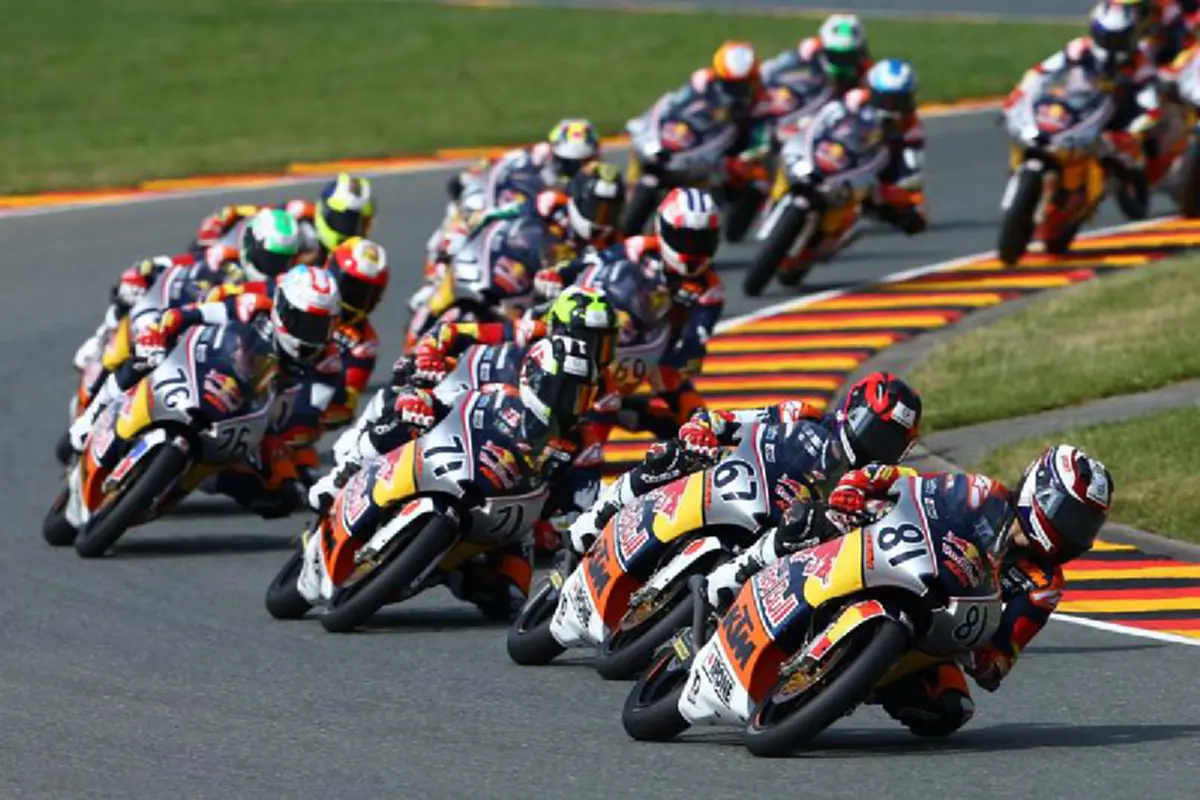 ของมันต้องมี !! "บิ๊กเน" หนุนโครงการ "โมโตจีพี" ใน "ไทย"  , กร้าว!! หากจัดเเล้วคนดูต่ำกว่าเเสน ...."มาตัดหัวผมไปได้เลย" !!! (รายละเอียด)