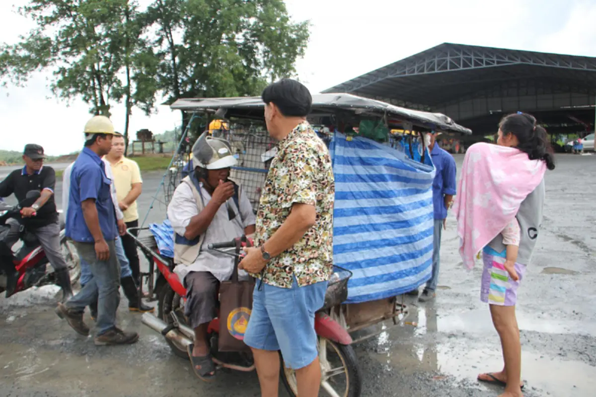 สุดชื่นมื่น !! หนุ่มใหญ่ขี่ซาเล้ง จากชุมพร มาตายเอาดาบหน้าที่ตราด หวังพึ่งใบบุญเจ้านายเก่า สุดท้ายสิ่งที่ไม่คาดฝันก็เกิดขึ้น สมกับที่รอคอย