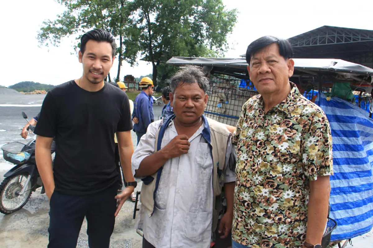 สุดชื่นมื่น !! หนุ่มใหญ่ขี่ซาเล้ง จากชุมพร มาตายเอาดาบหน้าที่ตราด หวังพึ่งใบบุญเจ้านายเก่า สุดท้ายสิ่งที่ไม่คาดฝันก็เกิดขึ้น สมกับที่รอคอย