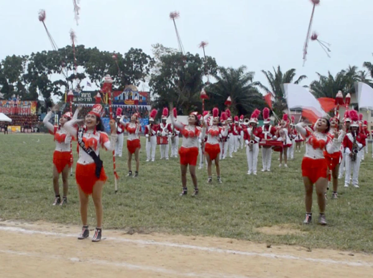 ควงคฑากระฉ่อนโลก !!! ยอดวิวทะลุสามแสน วงโยธวาทิต-ดรัมเมเยอร์ "รร.ชะอวดวิทยาคาร" โชว์ลีลาเด็ดอีก คราวนี้จัดเต็ม ขอเพลงที่มีงูก็มา (มีคลิป)