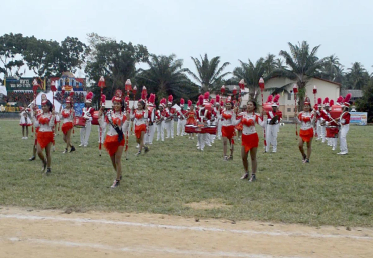 ควงคฑากระฉ่อนโลก !!! ยอดวิวทะลุสามแสน วงโยธวาทิต-ดรัมเมเยอร์ "รร.ชะอวดวิทยาคาร" โชว์ลีลาเด็ดอีก คราวนี้จัดเต็ม ขอเพลงที่มีงูก็มา (มีคลิป)