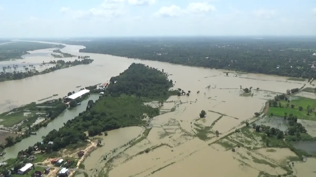 เปิดภาพมุมสูง เมืองอุบลเตรียมรับมวลน้ำจาก แม่น้ำชี-มูล ผลจากเซินกา เตือน 9 ส.ค.นี้ เมืองวารินอ่วมหนักแน่ ของเก่ากระทบ 1.8 หมื่นครัวเรือน