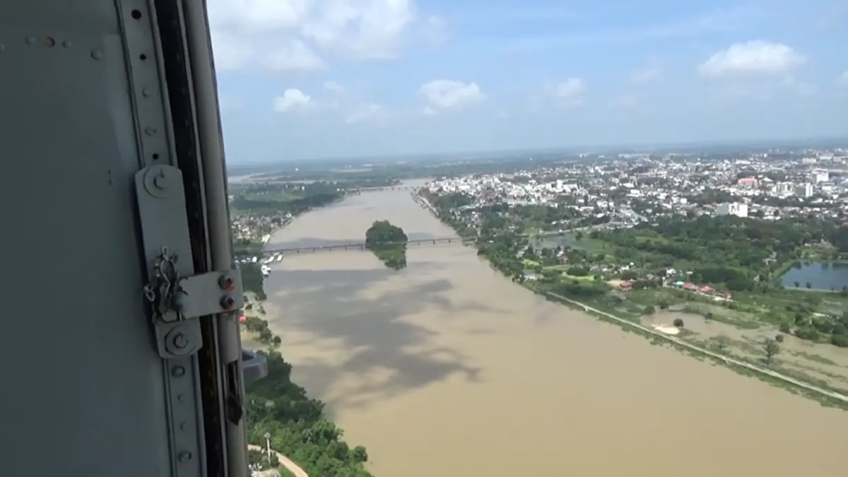 เปิดภาพมุมสูง เมืองอุบลเตรียมรับมวลน้ำจาก แม่น้ำชี-มูล ผลจากเซินกา เตือน 9 ส.ค.นี้ เมืองวารินอ่วมหนักแน่ ของเก่ากระทบ 1.8 หมื่นครัวเรือน