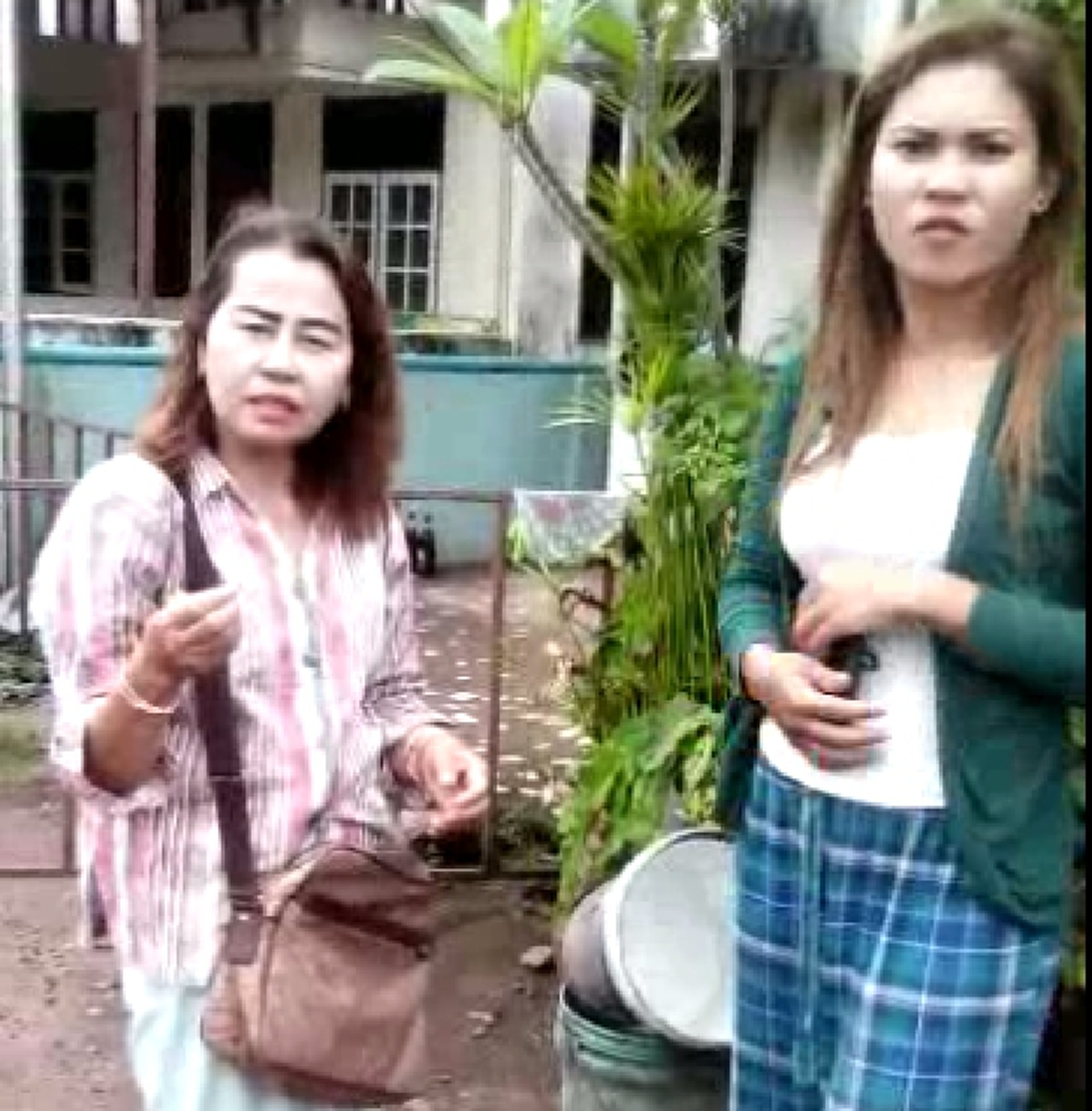 คนดีที่น่าชื่นชม!!! สาวใหญ่ภรรยาคุณครู ชาว อ.ทุ่งใหญ่ เมืองคอนไปจ่ายตลาดพบกระเป๋ามีเงิน 3,000 บาทวิ่งโร่ตามหาเจ้าขอส่งคืนเงิน(ชมคลิป)