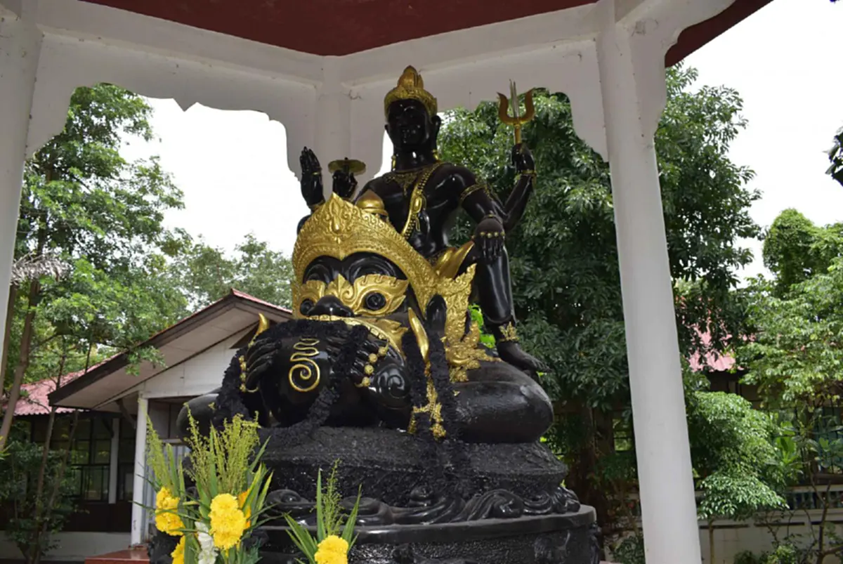 ศาสตร์ความเชื่อพระราหูย้ายราศี ทำวัดป่าพุทธมงคล เมืองกาฬสินธุ์ ที่มีเกจิดัง"พระราชศีลโสภิต หรือหลวงปู่หนูอินทร์ กิตฺติสาโร" คึกคักในทันที