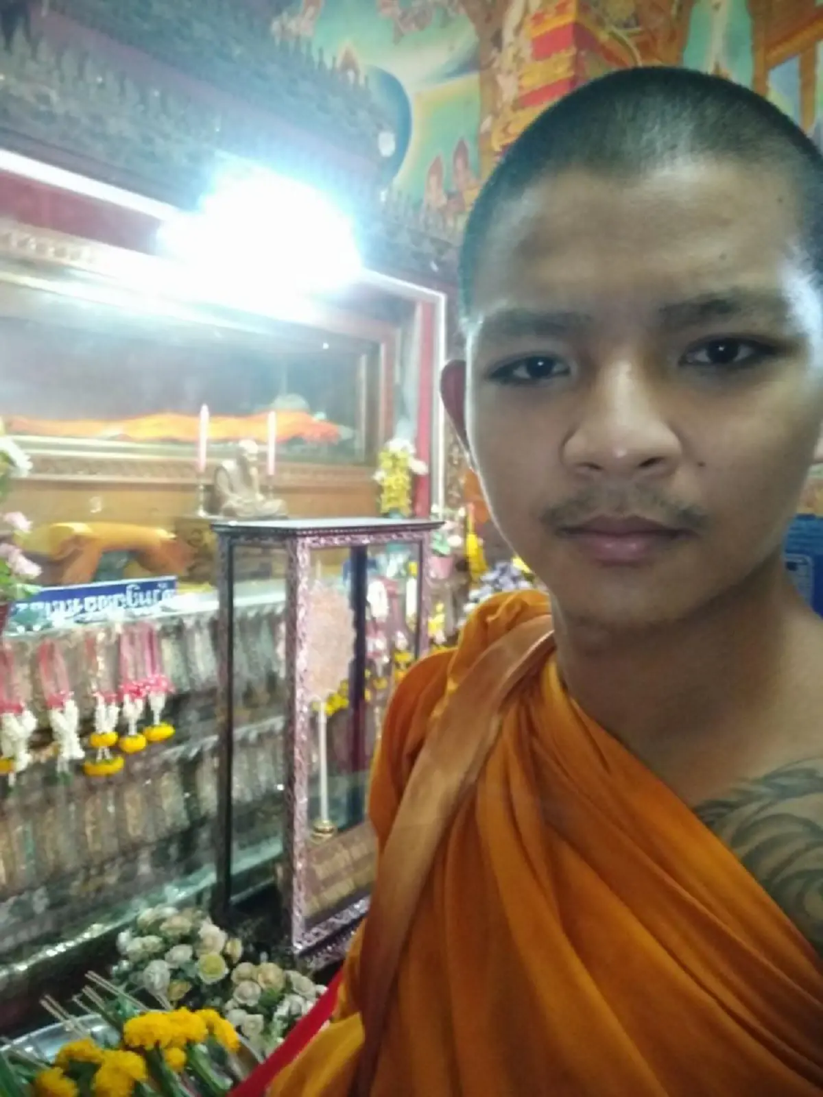 ฮือฮา...ปาฏิหาริย์!! พระหนุ่ม จ.กระบี่ ถ่ายภาพสรีระ "พ่อท่านคล้าย" ในโลงแก้ว ถึงกับตกตะลึงหนัก เมื่อติดภาพปริศนามาด้วย!? (มีคลิป)