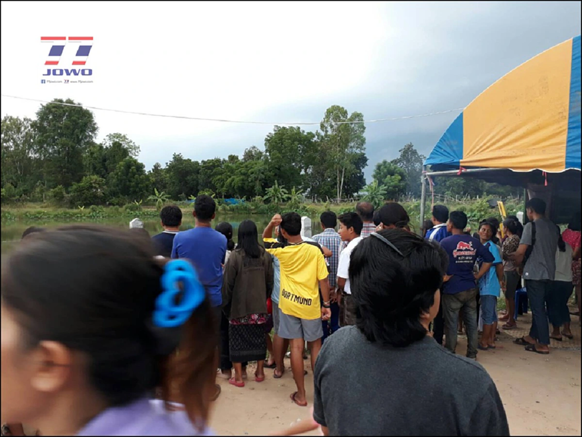 ฮือฮาทั้งหมู่บ้าน!! ชาวบ้านทั่วสารทิศกว่า 1,000 คน แห่มาเฝ้ารอชม "พญานาค" ตัวเป็นๆในวันหวยออก เผยไม่ทำให้ผิดหวัง เห็นเป็นเลขเด็ดชัดๆ (คลิป)