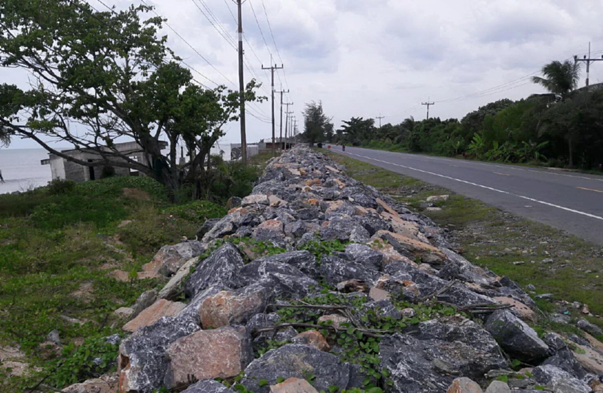 โคตรโกงโผล่!! แฉแหลก ผอ.แขวงการทางฯ ชี้แจงเท็จโครงการแนวหินทิ้งป้องกันคลื่นกัดเซาะชายฝั่งปากพนัง อ้างแค่ 2.8 แสนของจริงโผล่ 11.8 ล้าน