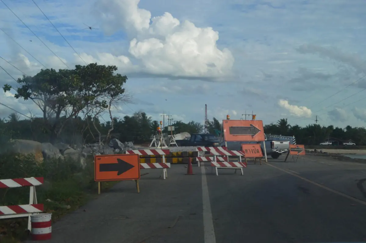 โคตรโกงโผล่!! แฉแหลก ผอ.แขวงการทางฯ ชี้แจงเท็จโครงการแนวหินทิ้งป้องกันคลื่นกัดเซาะชายฝั่งปากพนัง อ้างแค่ 2.8 แสนของจริงโผล่ 11.8 ล้าน