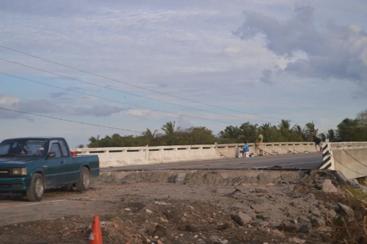 โคตรโกงโผล่!! แฉแหลก ผอ.แขวงการทางฯ ชี้แจงเท็จโครงการแนวหินทิ้งป้องกันคลื่นกัดเซาะชายฝั่งปากพนัง อ้างแค่ 2.8 แสนของจริงโผล่ 11.8 ล้าน