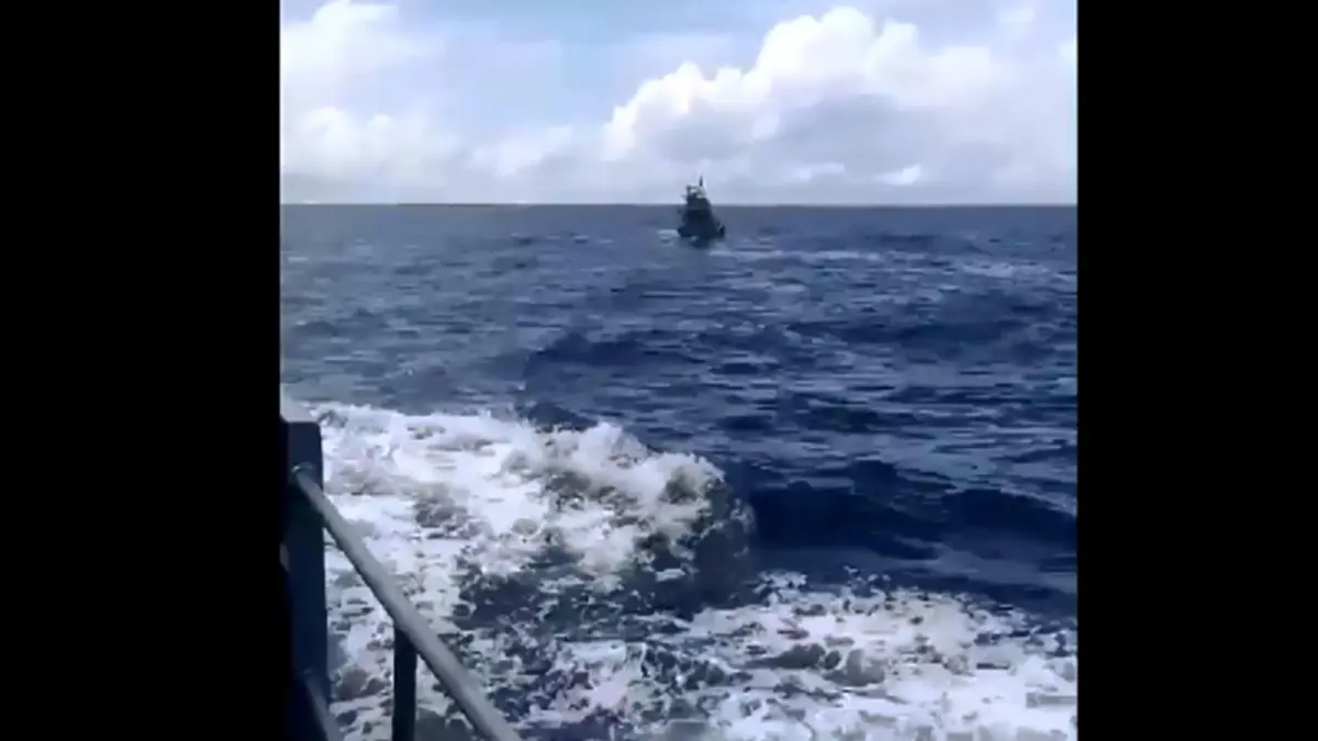 เปิดภาพสุดระทึก!! เรือหลวงตาปีและเรือ ต.111 ทัพเรือภาคที่ 2 ไล่ล่าจับกุม เรือประมงเวียดนามที่รุกล้ำเข้ามาทำการประมงในอ่าวไทยถึง 4 ลำ!?(คลิป)