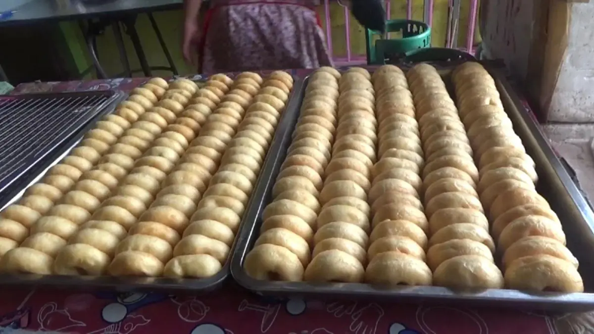 อย่าดูถูก!! โดนัทนมสดขายสี่แยกไฟแดง สร้างกำไรกว่า 5 หมื่นบาทต่อเดือน