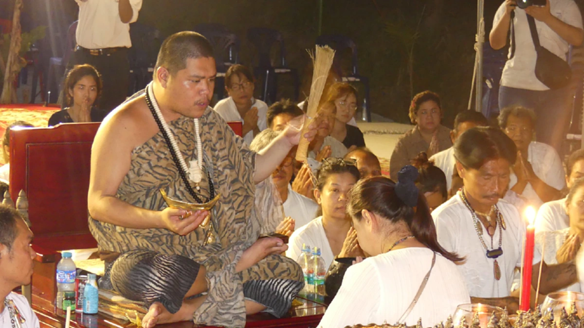 ยกมือสาธุ ขอพรสำเร็จกันถ้วนหน้า!! พิธีสุดขลังปลุกเสกพญานาค 3 เศียร กลางคืนวันจันทร์ดับที่อาศรมฤาษีเณร