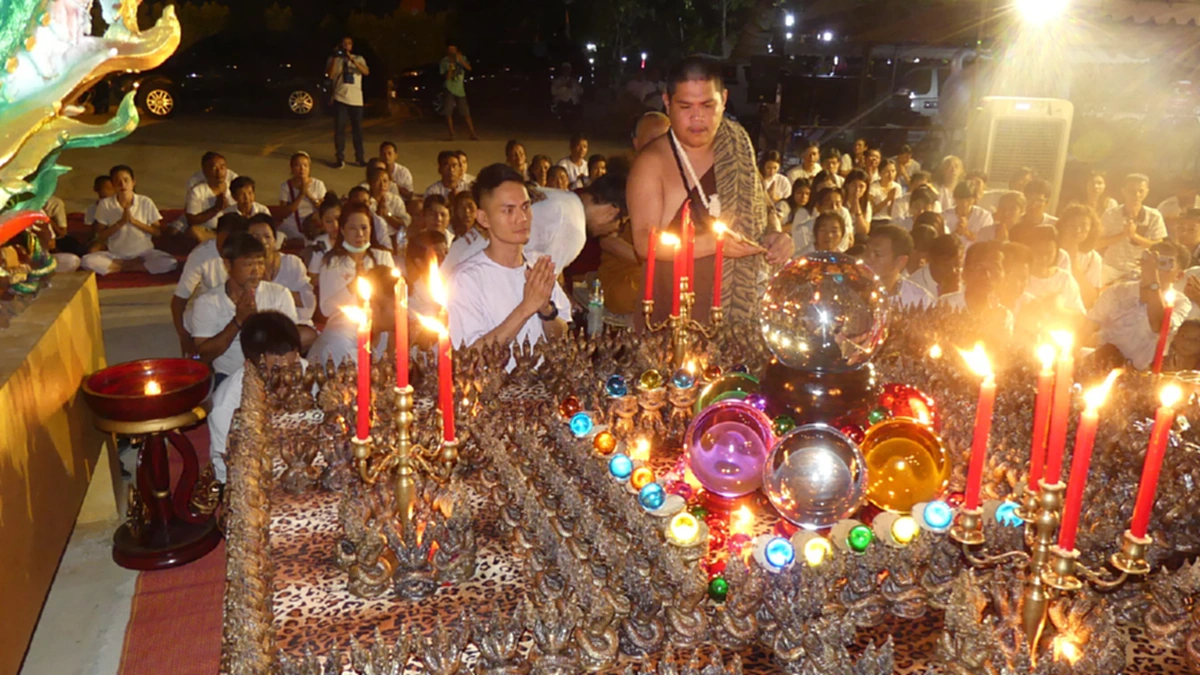 ยกมือสาธุ ขอพรสำเร็จกันถ้วนหน้า!! พิธีสุดขลังปลุกเสกพญานาค 3 เศียร กลางคืนวันจันทร์ดับที่อาศรมฤาษีเณร