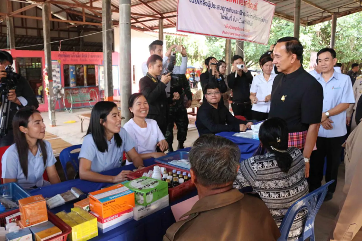 “ออมสิน ชีวะพฤกษ์” รมต.ประจำสำนักนายกฯ เข้าติดตามสถานการณ์น้ำเขื่อนลำปาว หลังชาวบ้านเจอน้ำท่วมกว่า 1 เดือน
