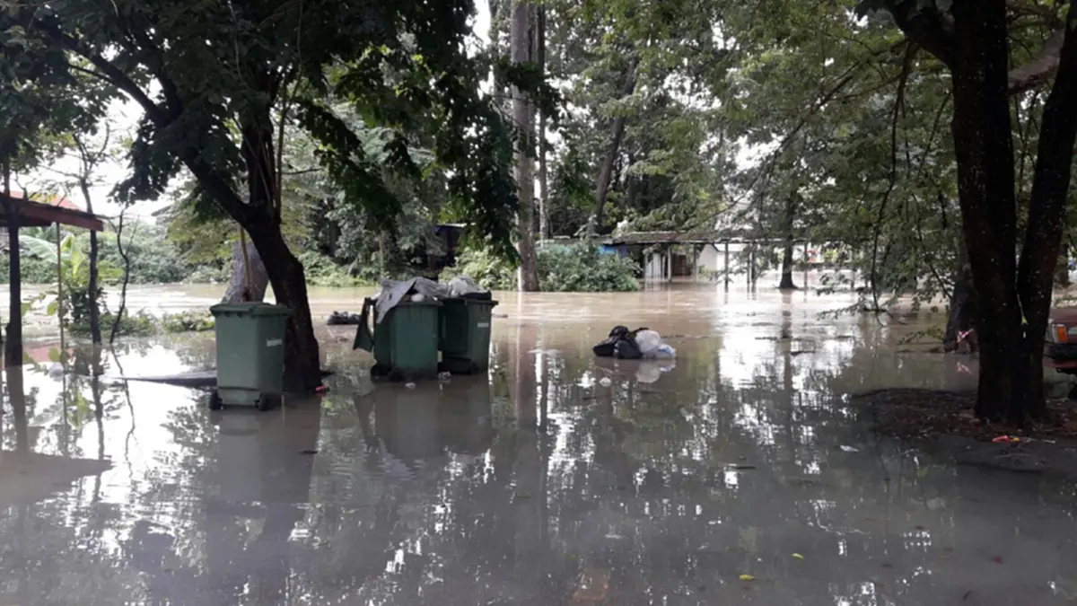 ฝนตกหนักต่อเนื่อง  หวั่นอำเภอบ้านนา จ.นครนายก เตรียมรับมือน้ำท่วม  (มีคลิป)