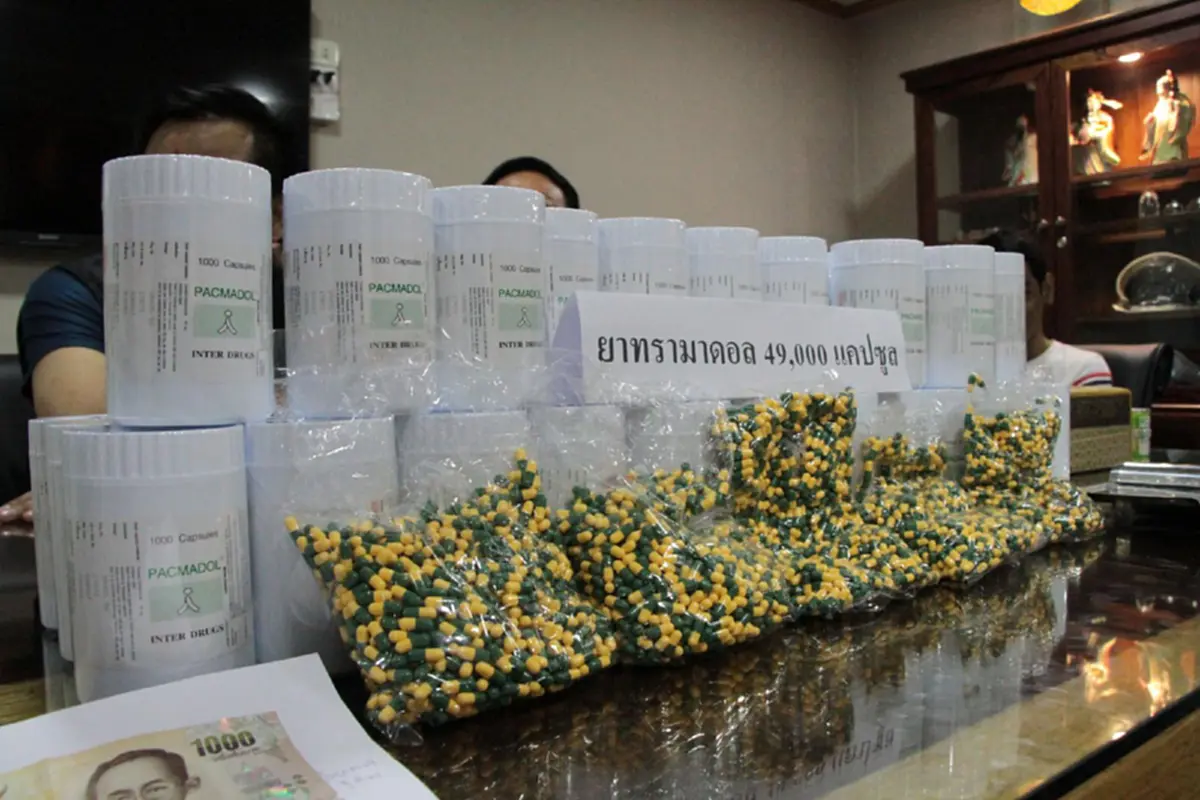 สุดแสบ!! ตำรวจพระประแดง จับแก๊งลอบขายยาแก้ปวด ทรามาดอล ผ่านเฟซบุ๊ก โดยไม่ได้รับอนุญาต