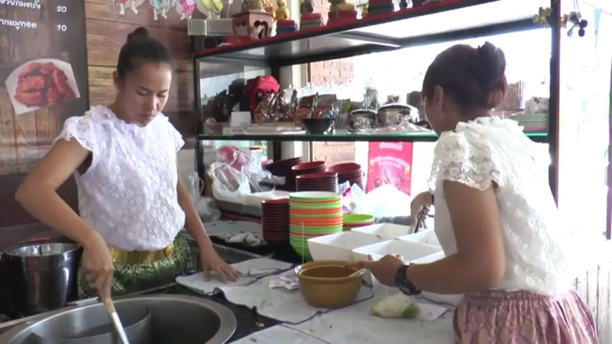 อร่อยเด็ดเหมือนกุมารเรียกกิน!? บอกเลยต้องมาลอง เตี๋ยวเรือ 4 กุมาร เผยมีคนมากินกลับบ้านไปรับโชคเต็มๆ สุดท้ายต้องกลับมาแก้บน!? (ชมคลิป)