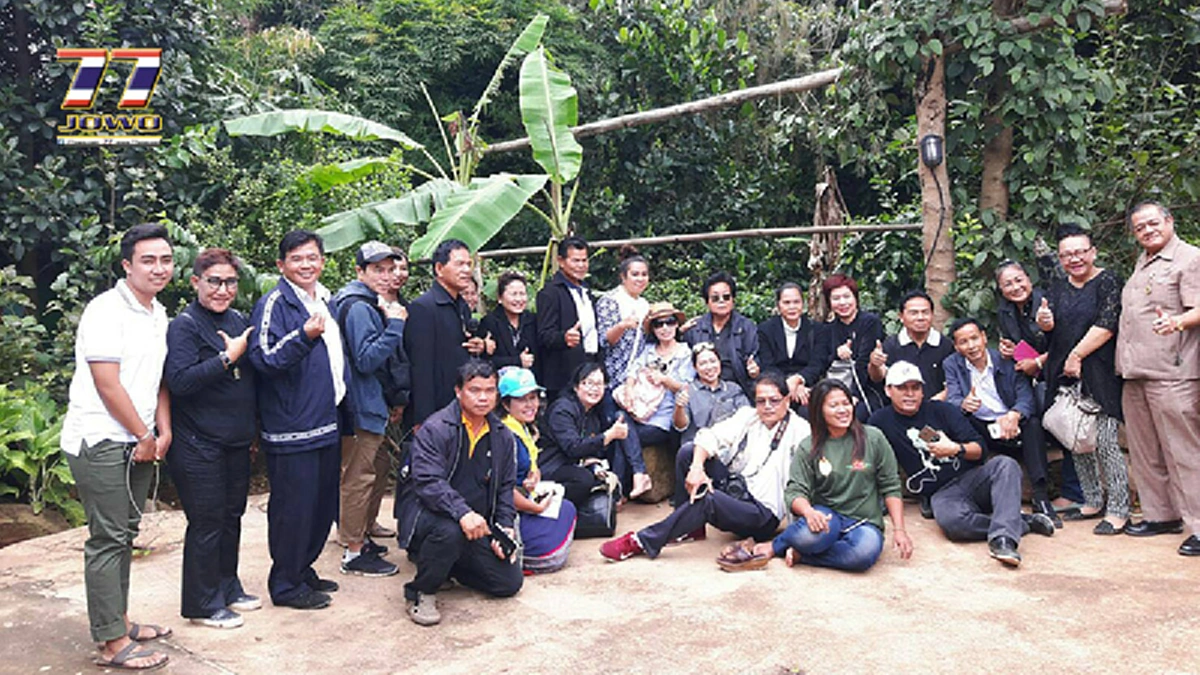 ถึงกับต้องร้องว้าว...!!lสร้างรายได้16.8 ล้านบาทต่อปี.!! ทำได้เพราะ เดินตามแนวปรัชญาเศรษฐกิจพอเพียง ไม่ใช่แค่เมืองไทยแต่ไปไกลถึงต่างประเทศ.!!