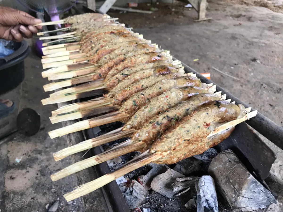 ใครอยากชิมยกมือขึ้น!!! กบยัดไส้ย่าง หรือ อังแกบบอบ อาชีพสุดชิคในยุคนี้ สร้างรายได้เป็นกอบเป็นกำ ที่ใครเห็นถึงกับร้องว้าวววววววววว (มีคลิป)