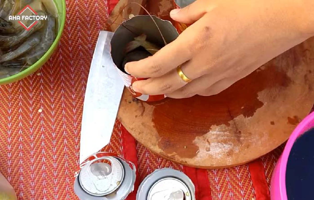 ถึงกับพูดไม่ออก !!!!เอา "โค้ก" เทใส่ "กุ้งสด" ปิดฝาเอาไปย่างไฟ 30 นาที?? เปิดมาเห็น "สภาพข้างใน"..แม่ครัวถึงกับยืนช็อก คุณพระช่วยกล้วยทอด