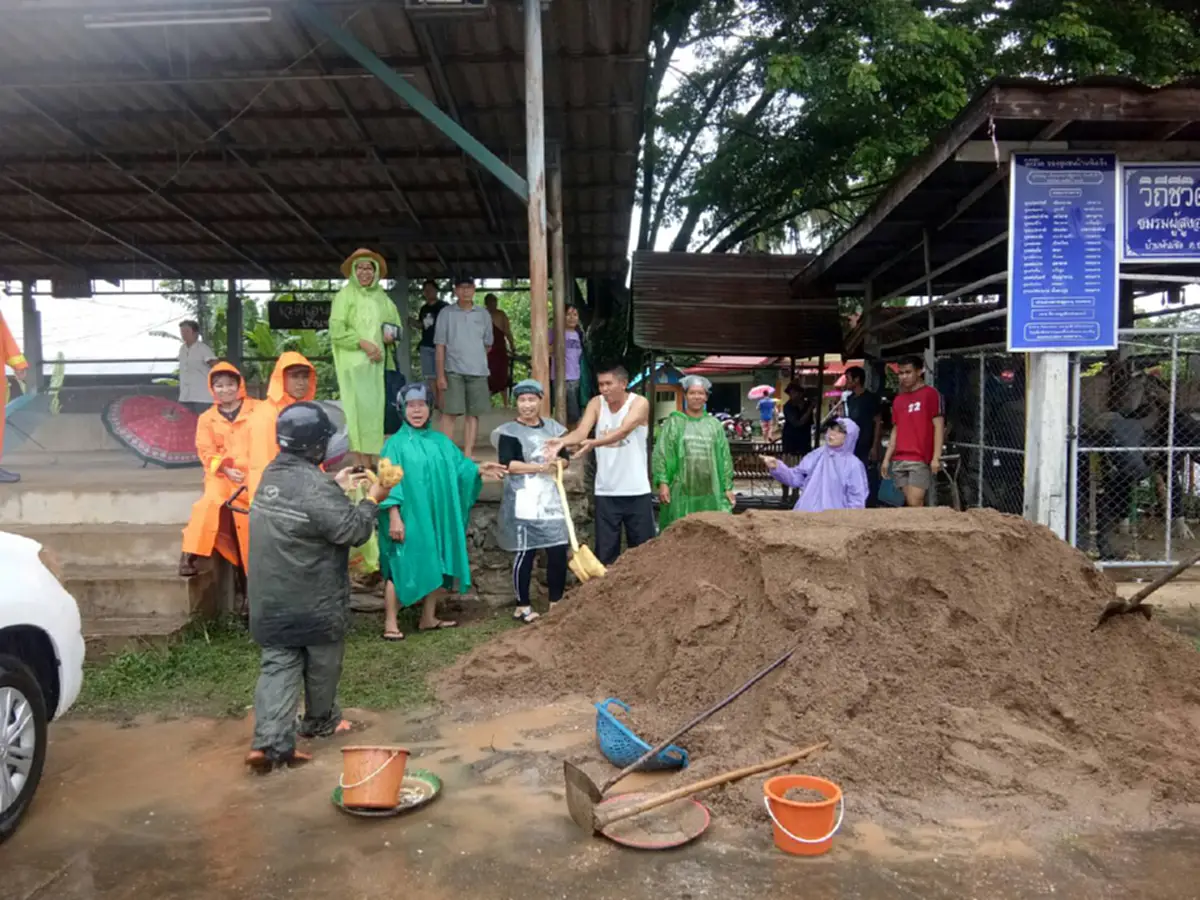 ทกซูรี!! เล่นแพร่อ่วมหนัก หลายพื้นที่ บางพื้นที่เข้าท่วมบางหลังถึงมิดหลังคา พ่อเมืองแพร่สั่งเร่งดำเนินการช่วยเหลือทันที