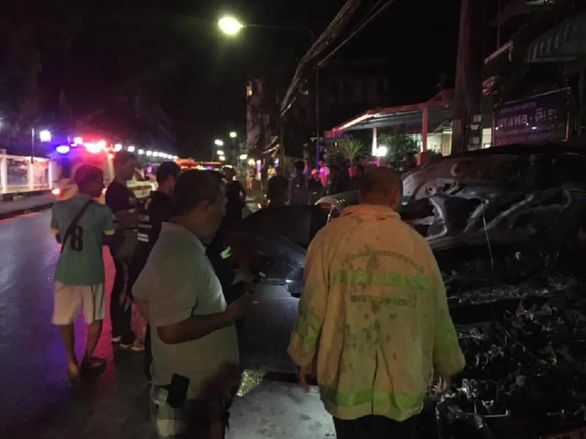 ระทึก!! สองสามีภรรยากลับจากงานแต่งงานจอดรถทำธุระส่วนตัว เตรียมกลับขึ้นรถถึงกับช๊อกตาค้าง เตือนผู้ใช้รถต้องระวัง!!