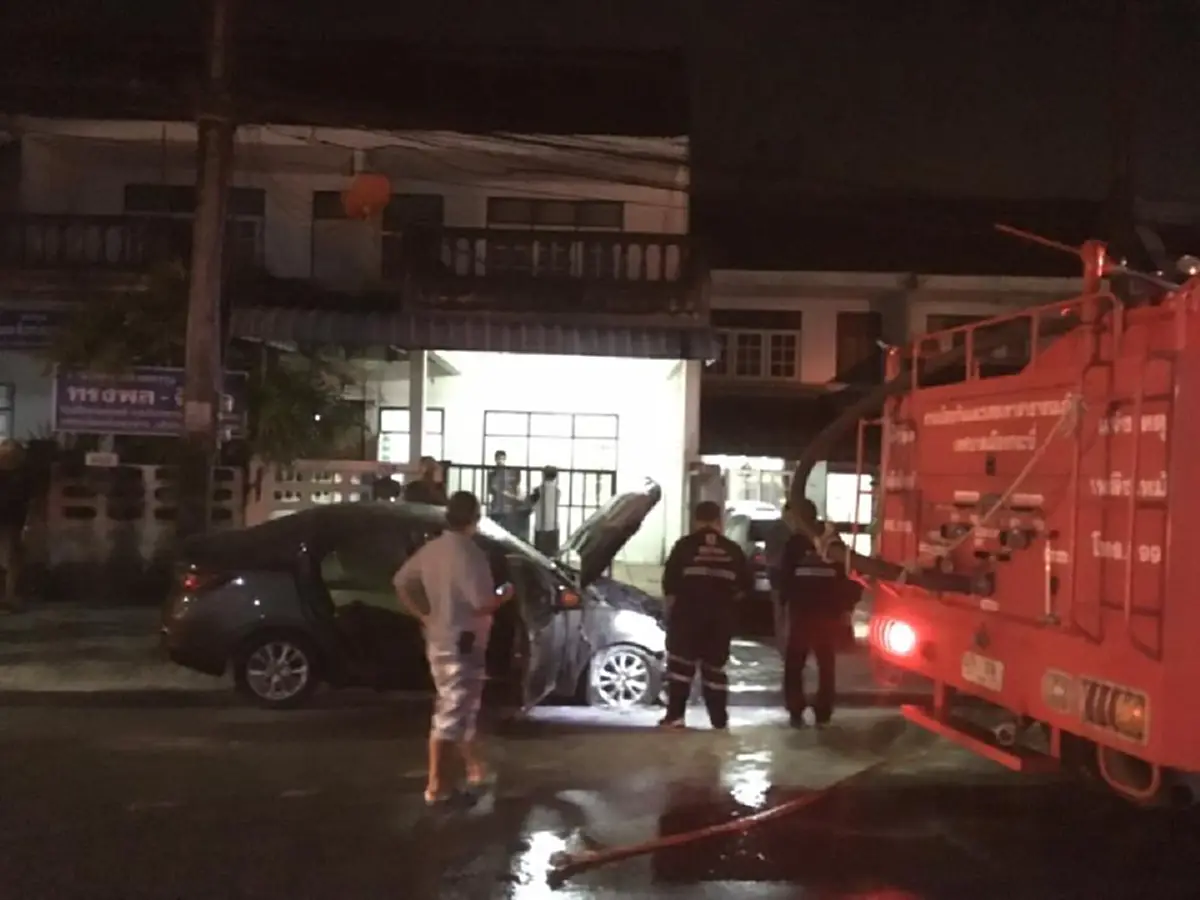 ระทึก!! สองสามีภรรยากลับจากงานแต่งงานจอดรถทำธุระส่วนตัว เตรียมกลับขึ้นรถถึงกับช๊อกตาค้าง เตือนผู้ใช้รถต้องระวัง!!